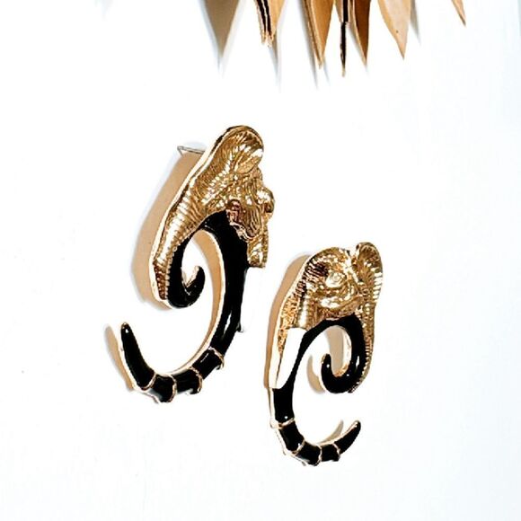 Elephant stud earrings M319 - Picture 3 of 4